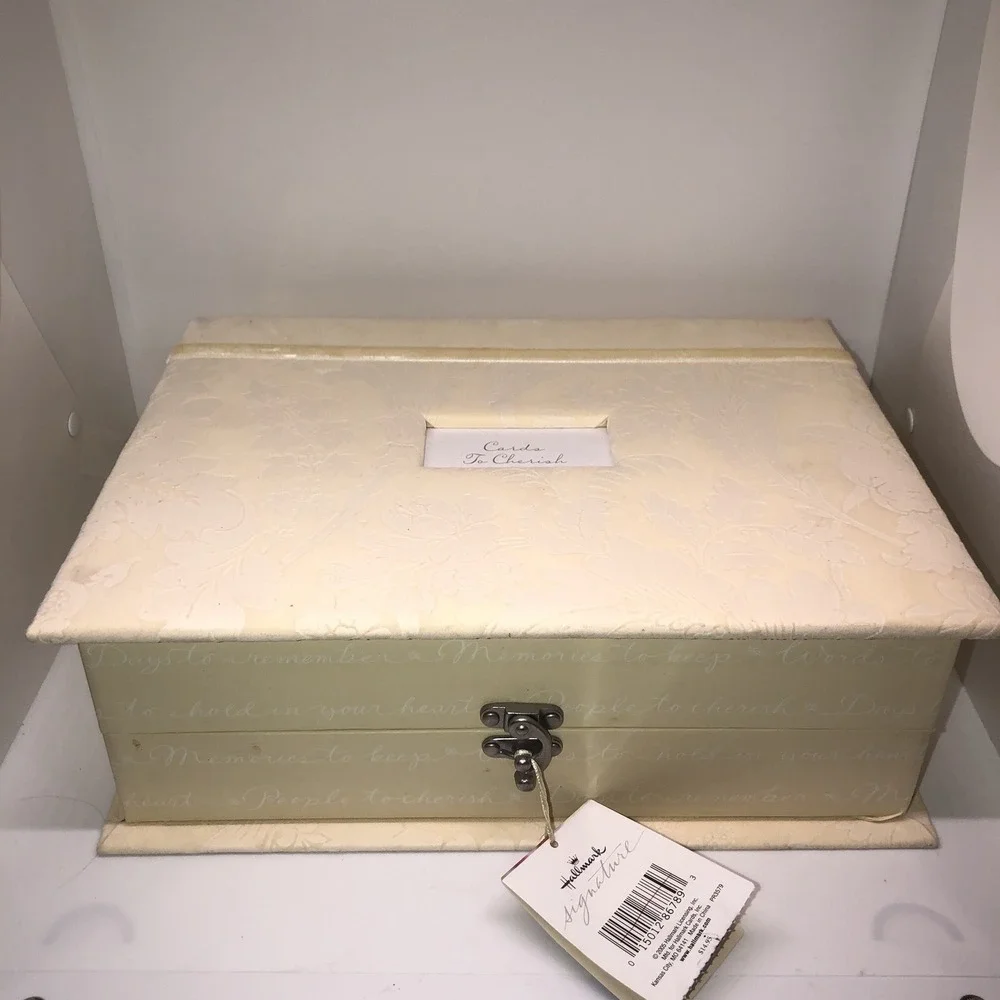 Unused Hallmark Card Keeper Box Photo Safe NOS 2005 12